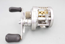 Load image into Gallery viewer, Shimano 03 CALCUTTA CONQUEST 200-DC RH Baitcasting Reel B9067 USED