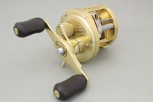 Load image into Gallery viewer, Shimano CALCUTTA CONQUEST 200 RH Baitcasting Reel B9154 USED