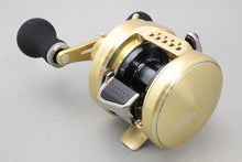 Load image into Gallery viewer, Shimano 15 OCEA CONQUEST 201-PG Baitcasting Reel for Tai-Rubber / Light Jigging B8875 USED
