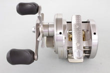 Load image into Gallery viewer, Shimano 03 CALCUTTA CONQUEST 200-DC RH Baitcasting Reel B9067 USED
