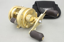 Load image into Gallery viewer, Shimano CALCUTTA CONQUEST 200 RH Baitcasting Reel B9167 USED
