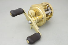 Load image into Gallery viewer, Shimano CALCUTTA CONQUEST 200 RH Baitcasting Reel B9167 USED
