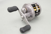 Load image into Gallery viewer, Shimano 09 CALCUTTA CONQUEST 200-DC RH Baitcasting Reel B9189 USED
