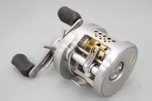 Load image into Gallery viewer, Shimano 03 CALCUTTA CONQUEST 200-DC RH Baitcasting Reel B9067 USED
