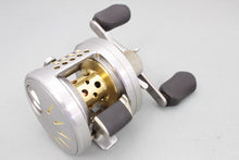 Load image into Gallery viewer, Shimano 03 CALCUTTA CONQUEST 200-DC RH Baitcasting Reel B9067 USED
