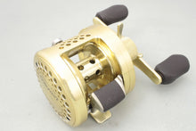 Load image into Gallery viewer, Shimano CALCUTTA CONQUEST 200 RH Baitcasting Reel B9167 USED
