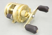 Load image into Gallery viewer, Shimano CALCUTTA CONQUEST 200 RH Baitcasting Reel B9167 USED
