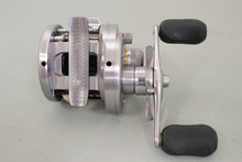 Load image into Gallery viewer, Shimano 09 CALCUTTA CONQUEST 200-DC RH Baitcasting Reel B9189 USED
